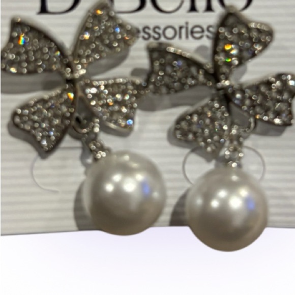 Elegant Silver and White Bow Pearl Earrings - Picture 1 of 10